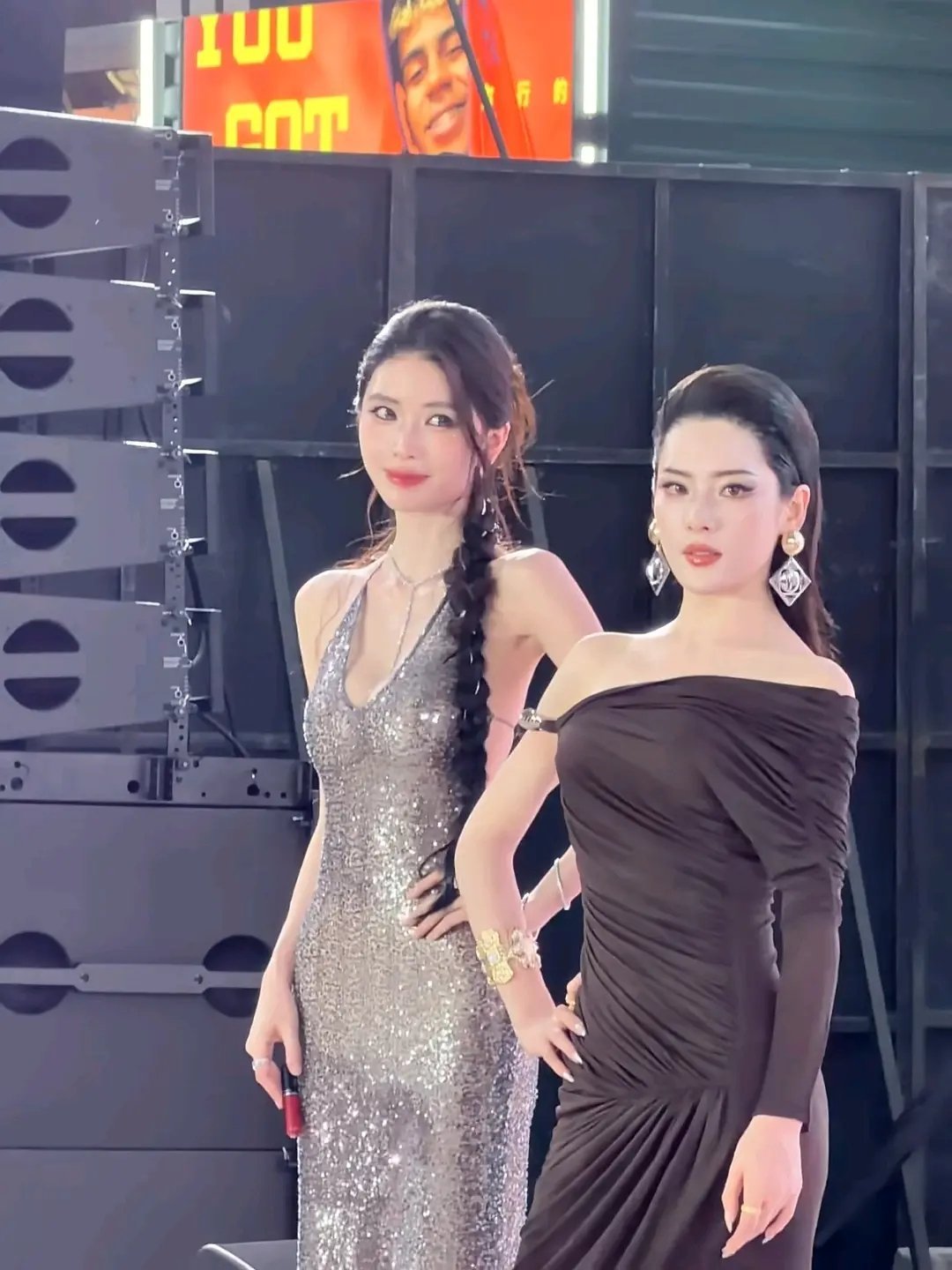 美女果然看整体，看脸我觉得美伢是网红里最美的，结果和方圆站在一起被吊打 