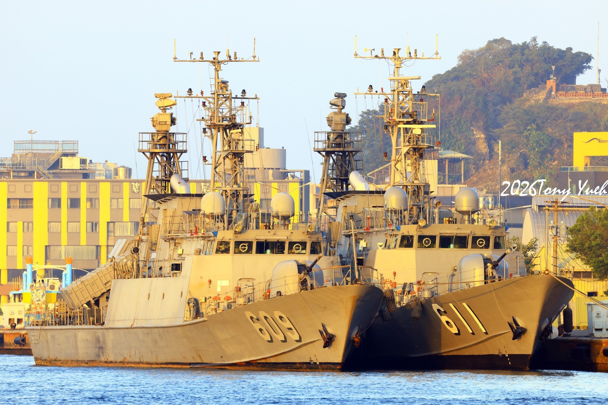 飞扬军事 1月30日，台匪海軍锦江级巡逻舰湘江舰（PGG-611）与高江舰（PG