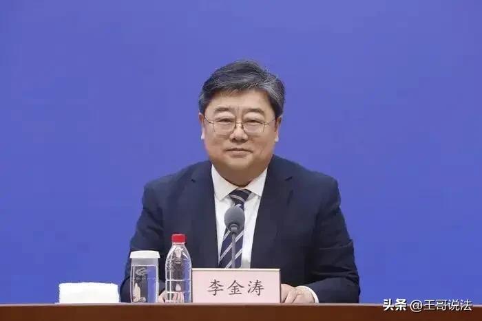 7月24日，山东纪检发布通报，烟台副市长李金涛主动投案。

消息一出，让不少熟悉