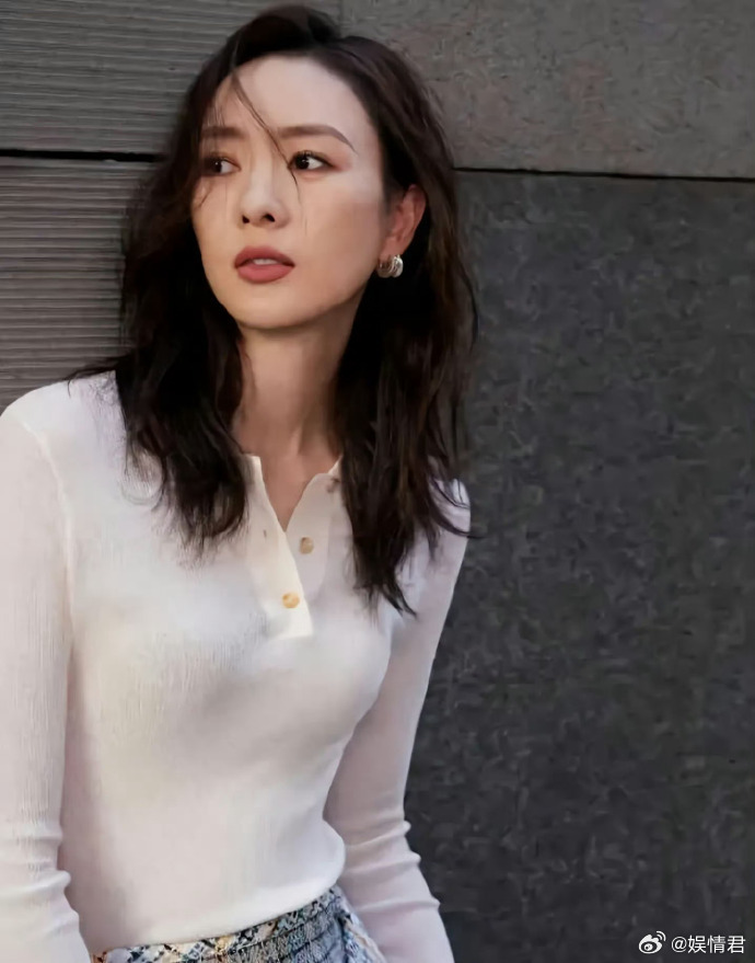 童瑶方辟谣继子传闻 针对网传童瑶继子传闻，童瑶工作室发布严正声明，否认童瑶与王政