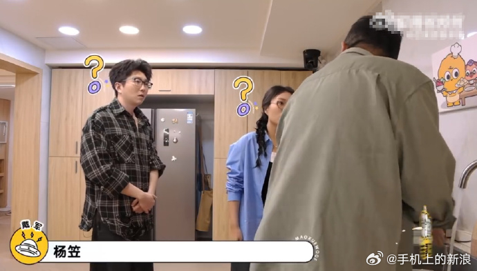 【戴军曝杨笠是他在泰国的邻居：门对门】据红星新闻，近日，主持人戴军在综艺节目《毛