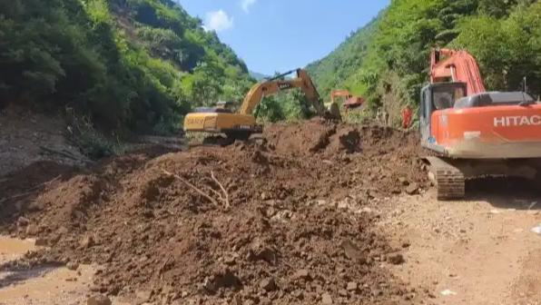 痛心！甘肃滑坡5人遇难，雨季进山等于玩命！
甘肃滑坡已致5人遇难，12人仍在搜救