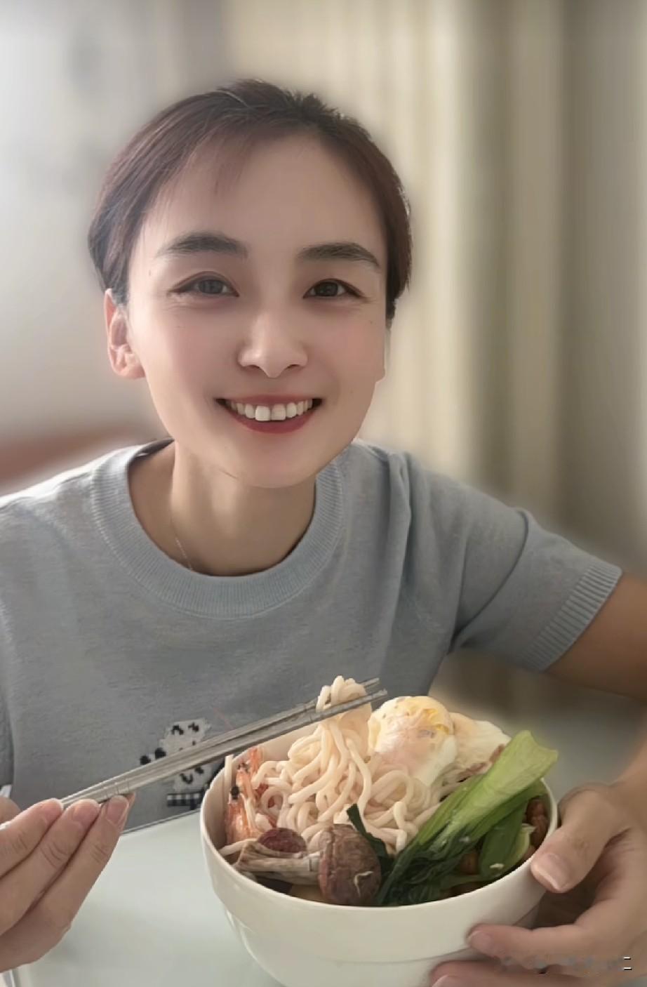 瑾汐就要离开北京和二哥分别了， 她临走时感谢的是一直没有出镜的二嫂。
瑾汐已经来