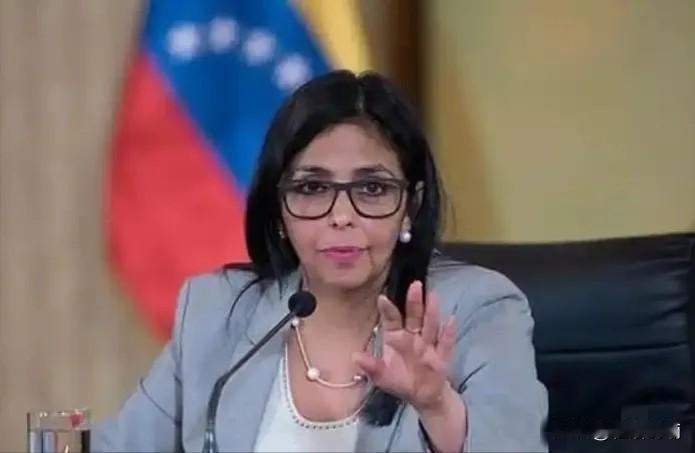 特朗普估计气的脸都青了
本以为把马杜罗抓走，委内瑞拉这下要彻底跪了。但他万万没想