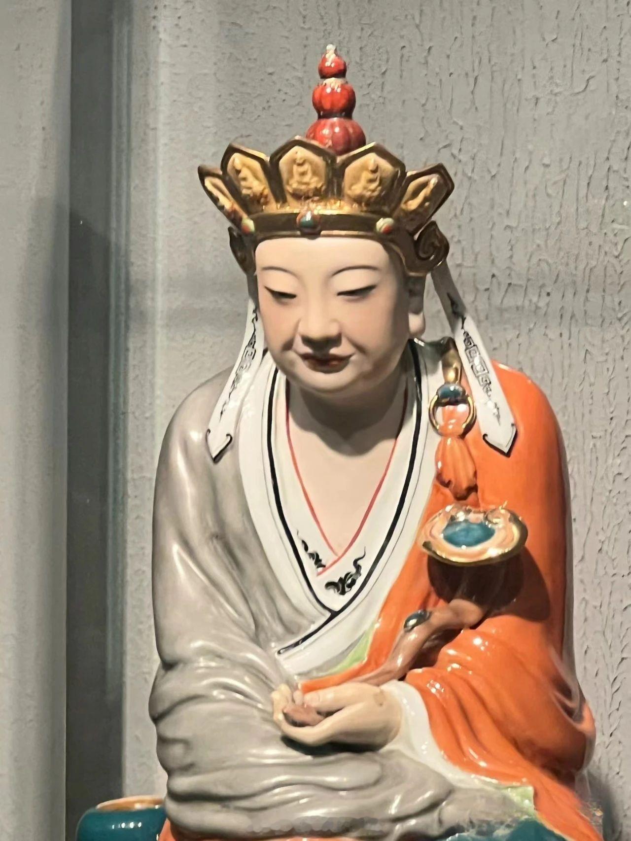 一早上大家都在手术室讨论昨天山大34岁博导突发心梗走了的R搜，只有我不敢说话，昨