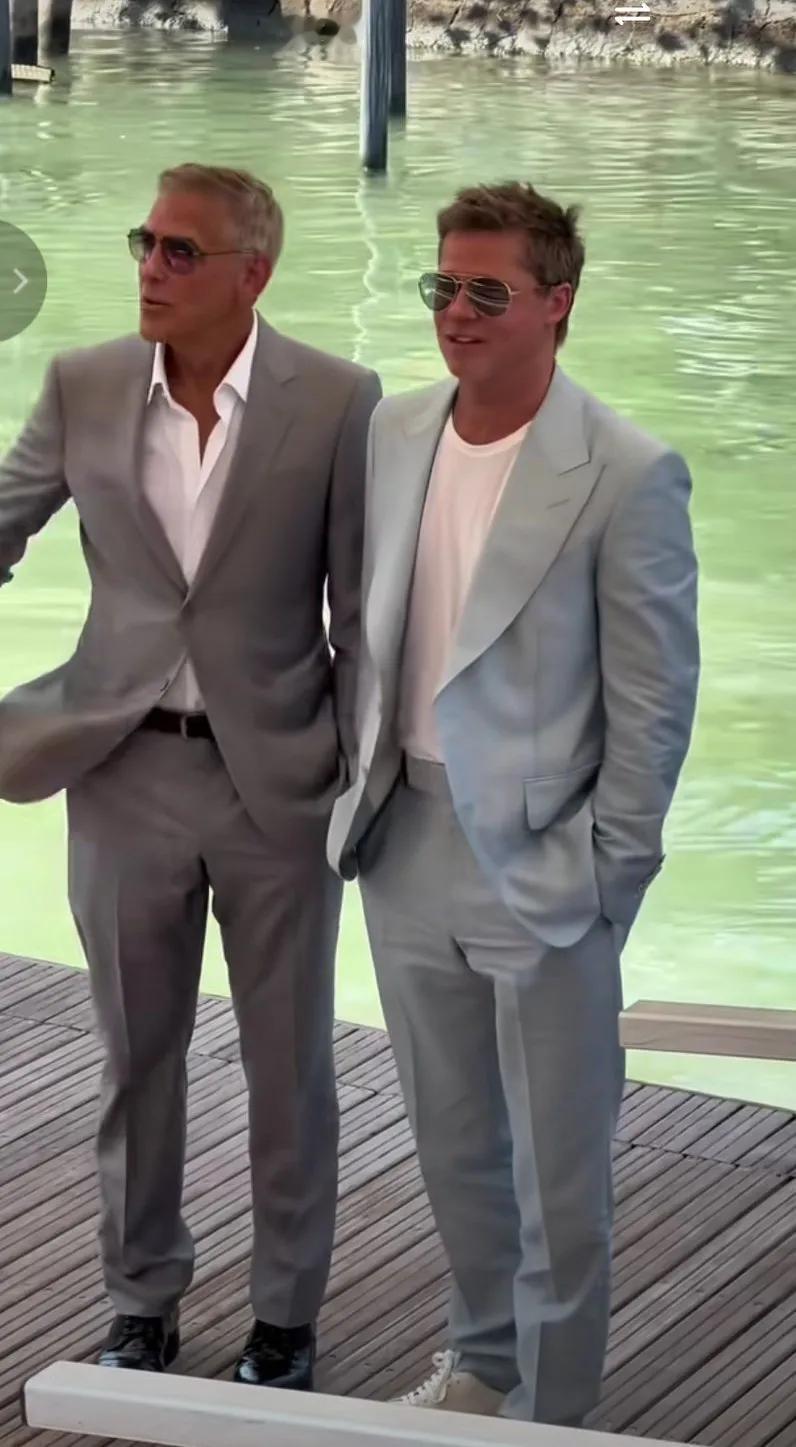 好莱坞两大帅哥布拉德皮特和乔治克鲁尼坐船同游，这哥俩都已年近60，依然很帅，老了