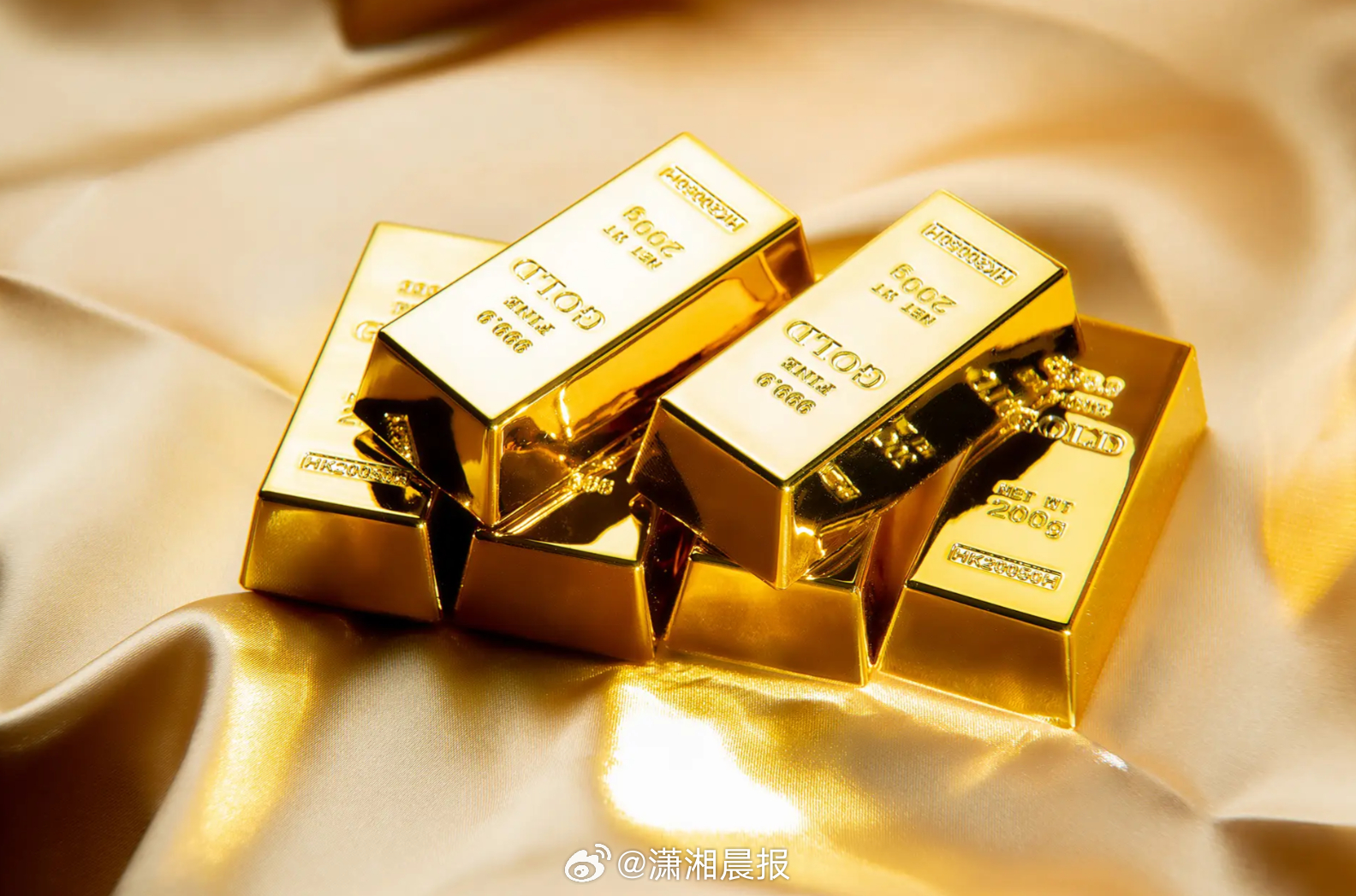 【#黄金白银齐下跌#】据财联社，现货黄金向下跌破4350美元，日内下跌3.42%