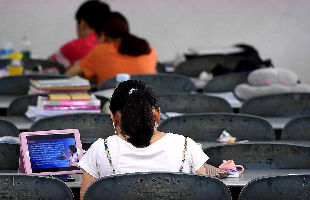 人生的许多路可能由不得自己！考研三战失利的女儿，终于明白了这个道理

今天26考