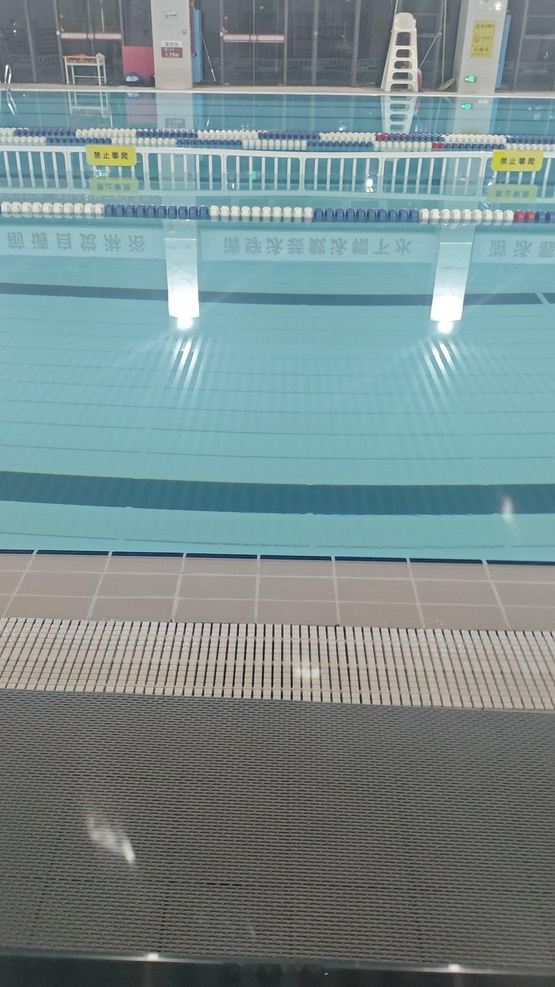 夏天游泳好快乐