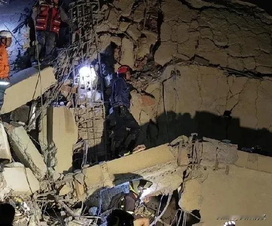 地震了，日本发生地震！
日本北部发生强烈地震，东京有震感


根据媒体今日报道称