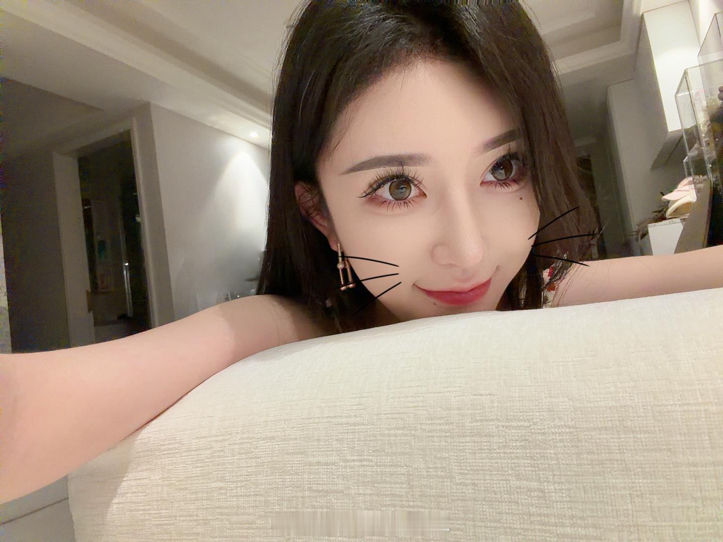 只要饿不死我都不会吃饭的 睡觉！ 