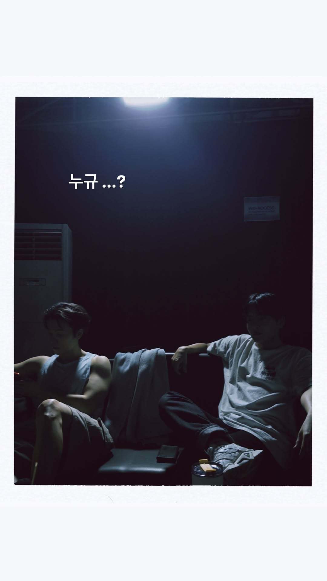 “CB百蓝_。260322金钟云 ins story更新：是谁...? 