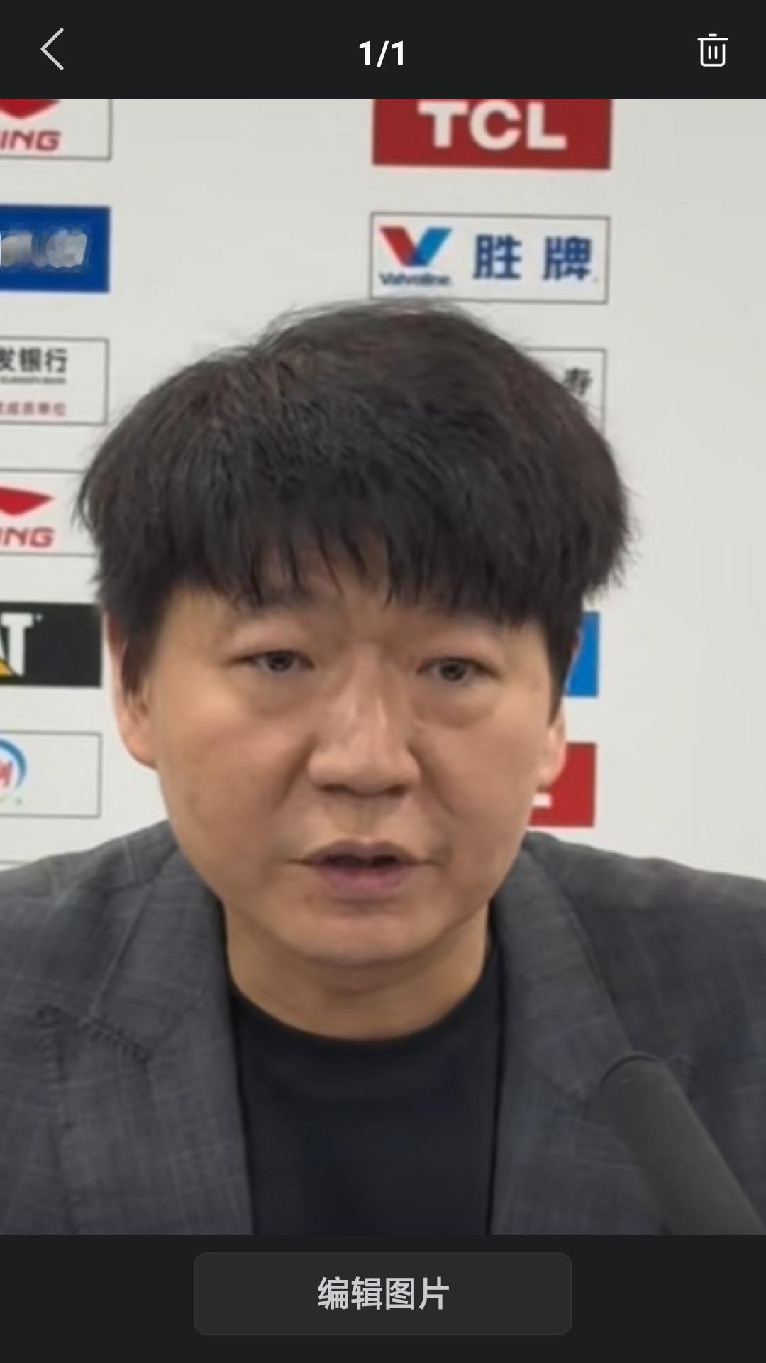 【山东高速主场大胜辽宁队，时隔五年再次打进季后赛八强。】赛后山东队主教练邱彪接受