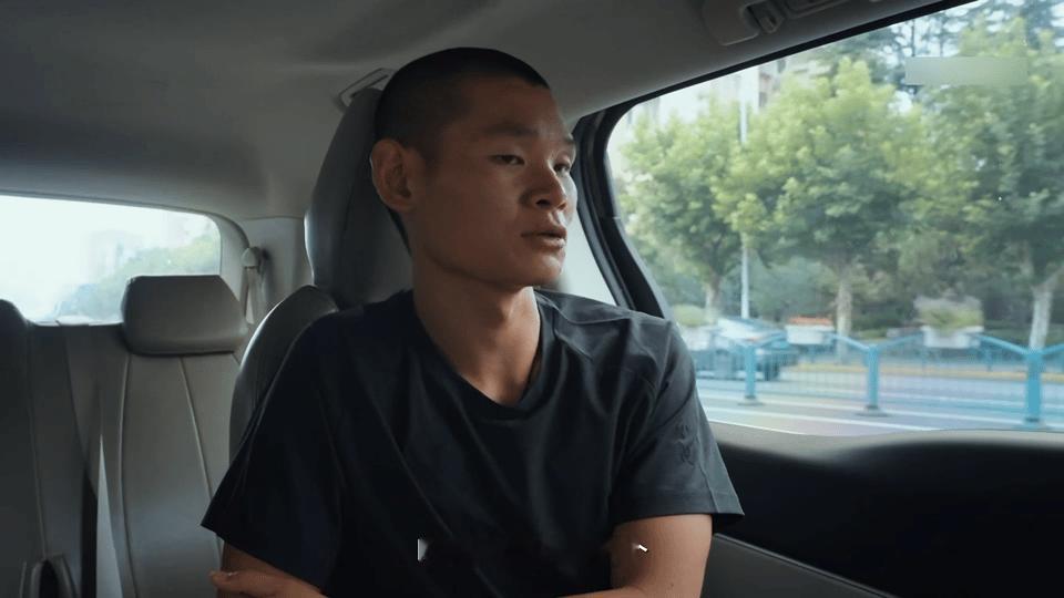 千万粉丝网红骑行曾碰到狼和熊骑行中碰到猛兽，他的冷静和应变能力，真的太圈粉了！ 