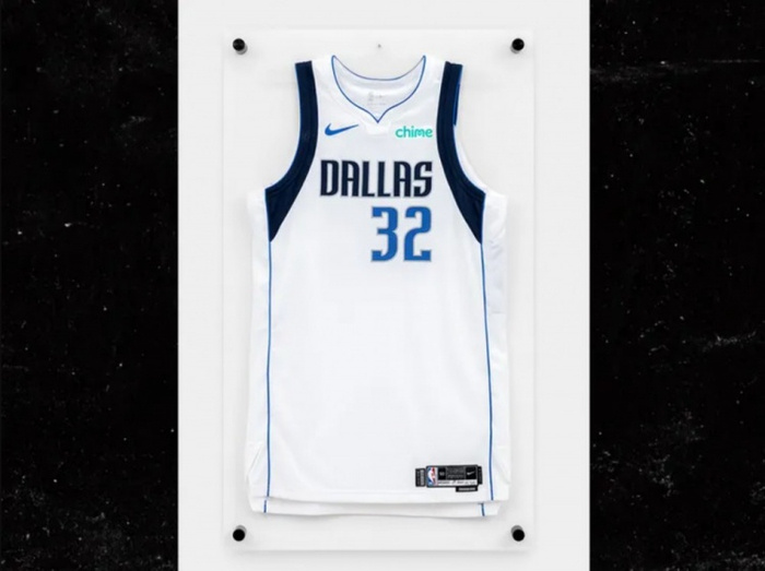 吴京票房成绩位列第二据TMZ报道，根据苏富比的数据显示，弗拉格NBA生涯首秀的球