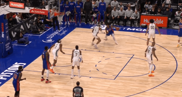 雄鹿观察：字母伤缺波特扛起球队大梁，对阵活塞32+6+4+4图1奥萨尔强侧面框单