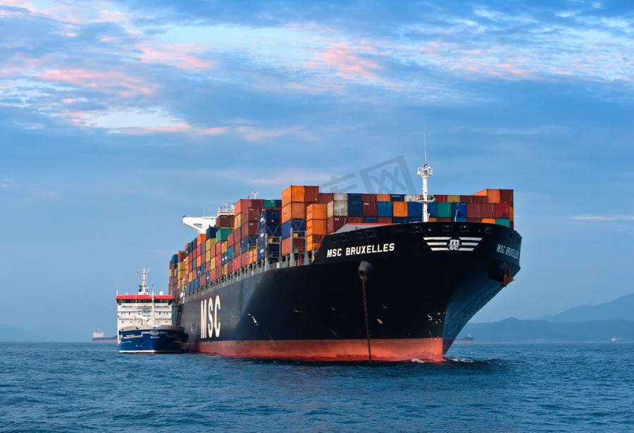 美国还在为占了中国一条油船的便宜暗自窃喜，殊不知中国的反击已经在来的路上了。
