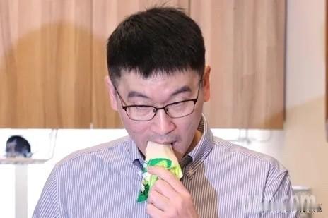 梁文杰为凤梨释迦道歉了 陈莹：少去一次酒店可以买很多释迦了

立委陈莹邀请陆委会