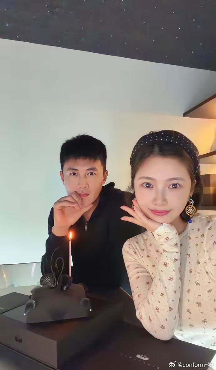 王灿还是有头脑以前一直晒和杜淳的家庭私生活粉丝够了，商务报价比网红还低，15万一