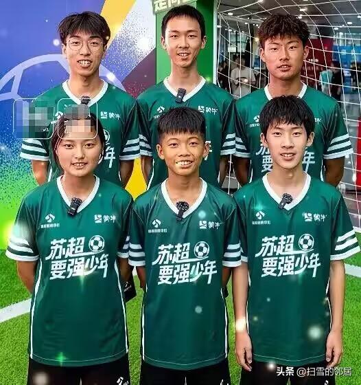 六名中国小将成为世界杯决赛护旗手。其中就有足球小将的孟新艺。之所以会选他们作为护