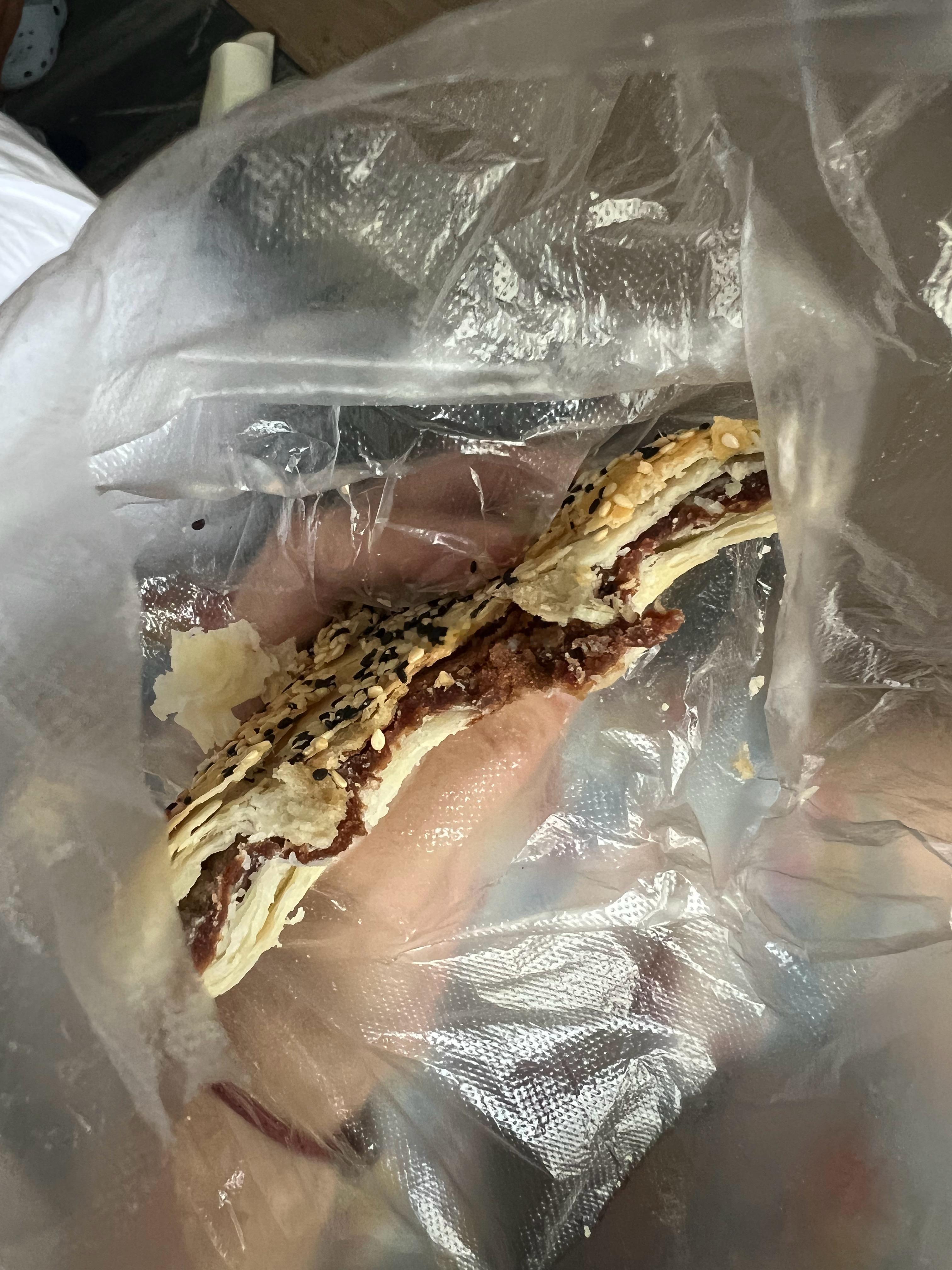 推荐，徐州黄河新村农贸市场包子铺旁边的豆沙饼那个师傅好厉害，做面食的都知道，很难
