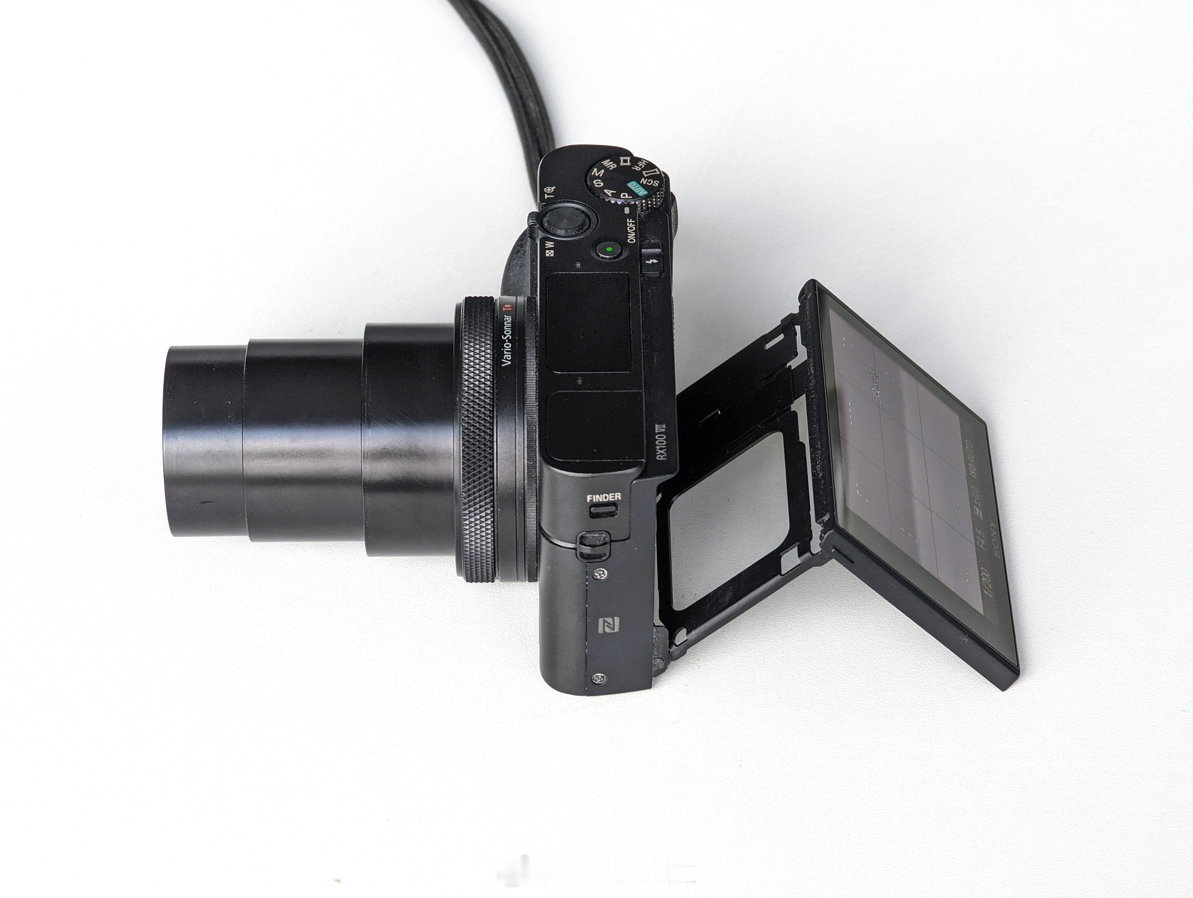 那么多相机厂商，为何做不出一款能打的口袋相机？其实不是做不出，而是做得太好大概率