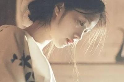 如果你爱一个人不是下课给她买零食，不是短信消息发来发去,也不是周未一起出去唱歌吃