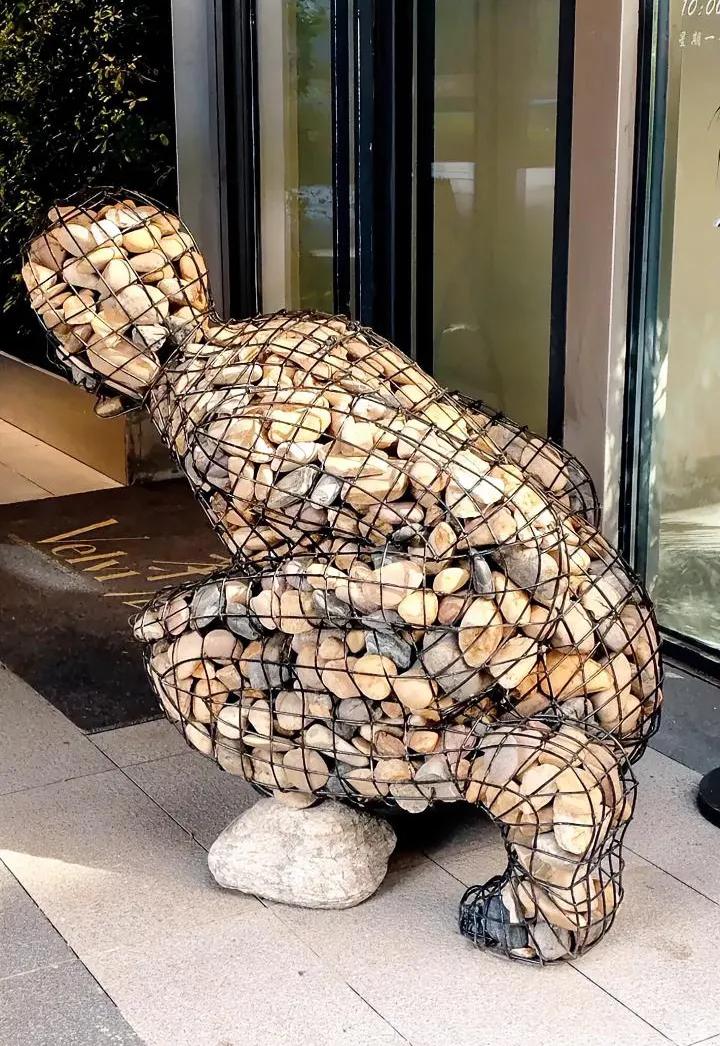 牢A用“吃狗粮”“自带干粮”精准定义两类反华势力，前者靠USAID等美国境外渗透