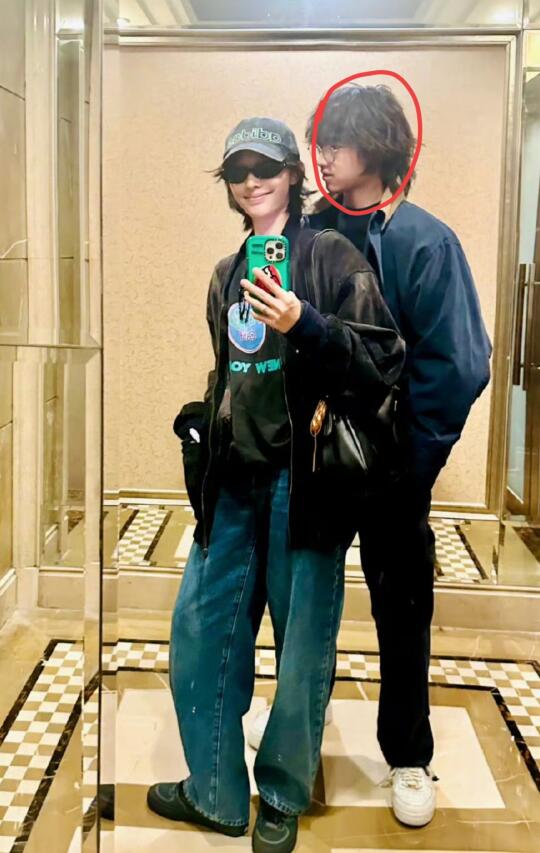 白百合和陈羽凡的儿子都那么高了，二胎宝宝