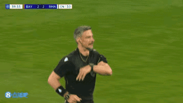 皇马3-4拜仁，李伟峰赛后点评，句句在理！

 
欧冠赛场皇马主场3-4惜败拜仁