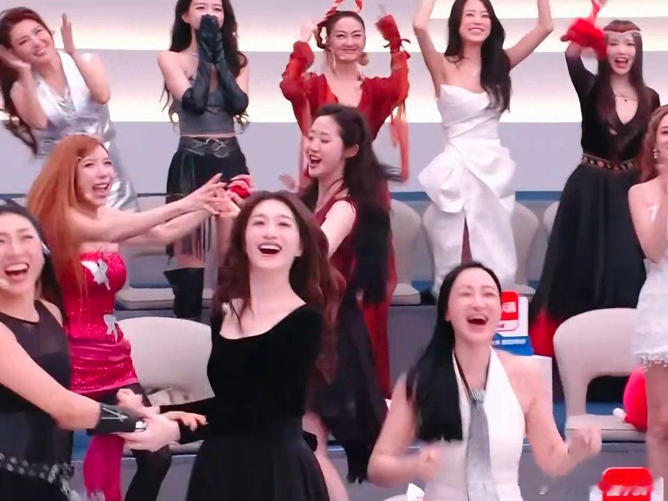 谢娜 女性群像节目的天选见证人乘风2026从过去到现在，谢娜一直都真诚又温暖 