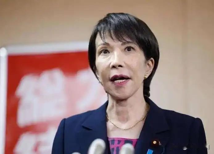 高市早苗支持率上升这事儿值得警惕。据日本共同社调查，2025年11月其内阁支持率