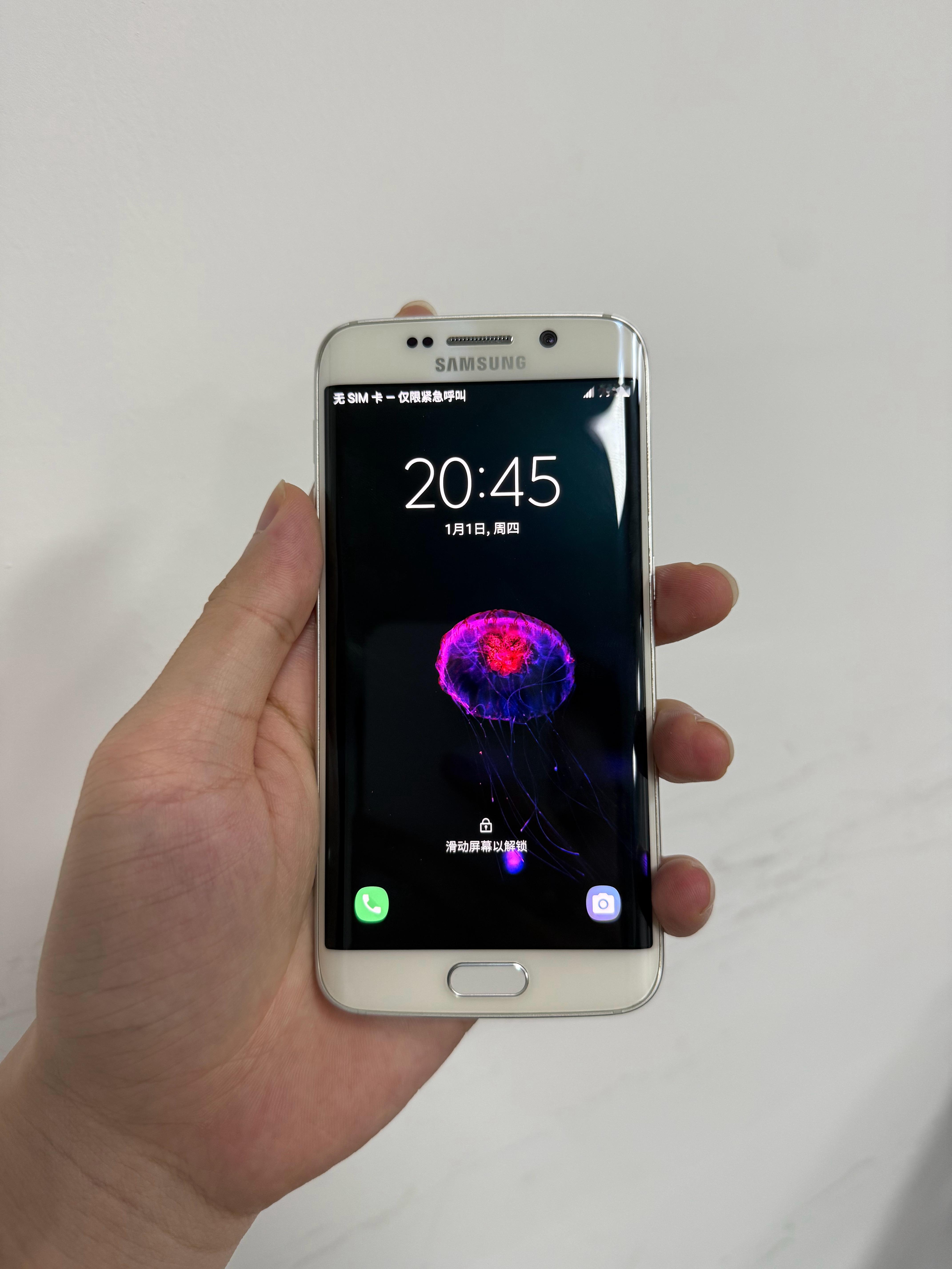 三星S25 Edge和iPhone Air的祖师爷，三星S6 Edge，不过当时
