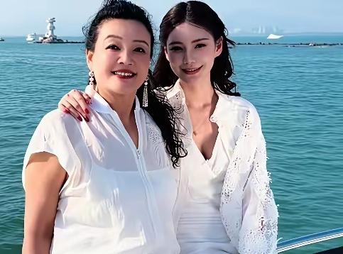 马筱梅坐月子便提湾湾购房，惦记麻六记贴牌薯片，晒儿子照片引争议，行事步步失度，毫