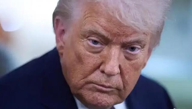 华盛顿最近气氛很压抑。特朗普在白宫里大发雷霆，他怎么也没想到，自己精心布下的一盘