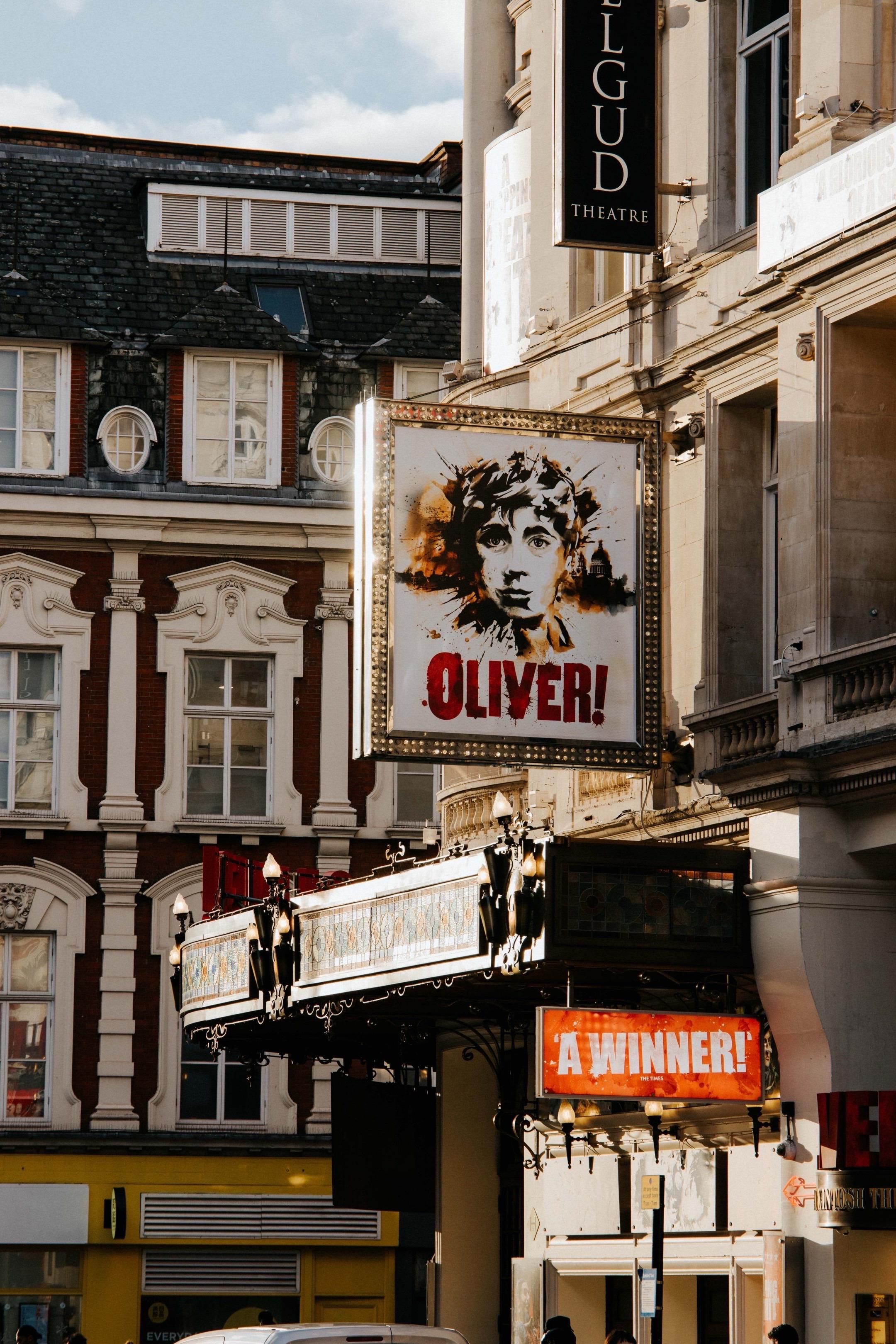 伦敦对于你而言是什么？🇬🇧。看看你们相册里的伦敦  最近用佳能R7...