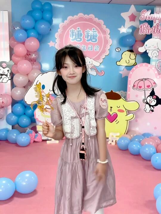 去屈臣氏化个美美的妆，参加同学生日会啦～