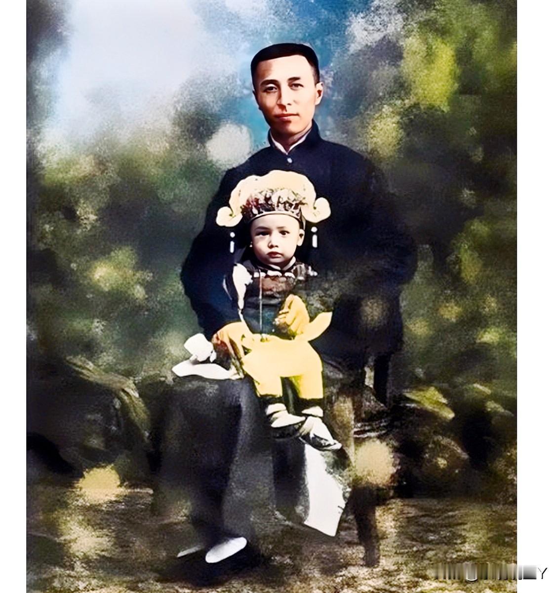 这才是1912年一位伟大的父亲与他的孩子在杭州的真实貌相，都看一下吧！这可不是演