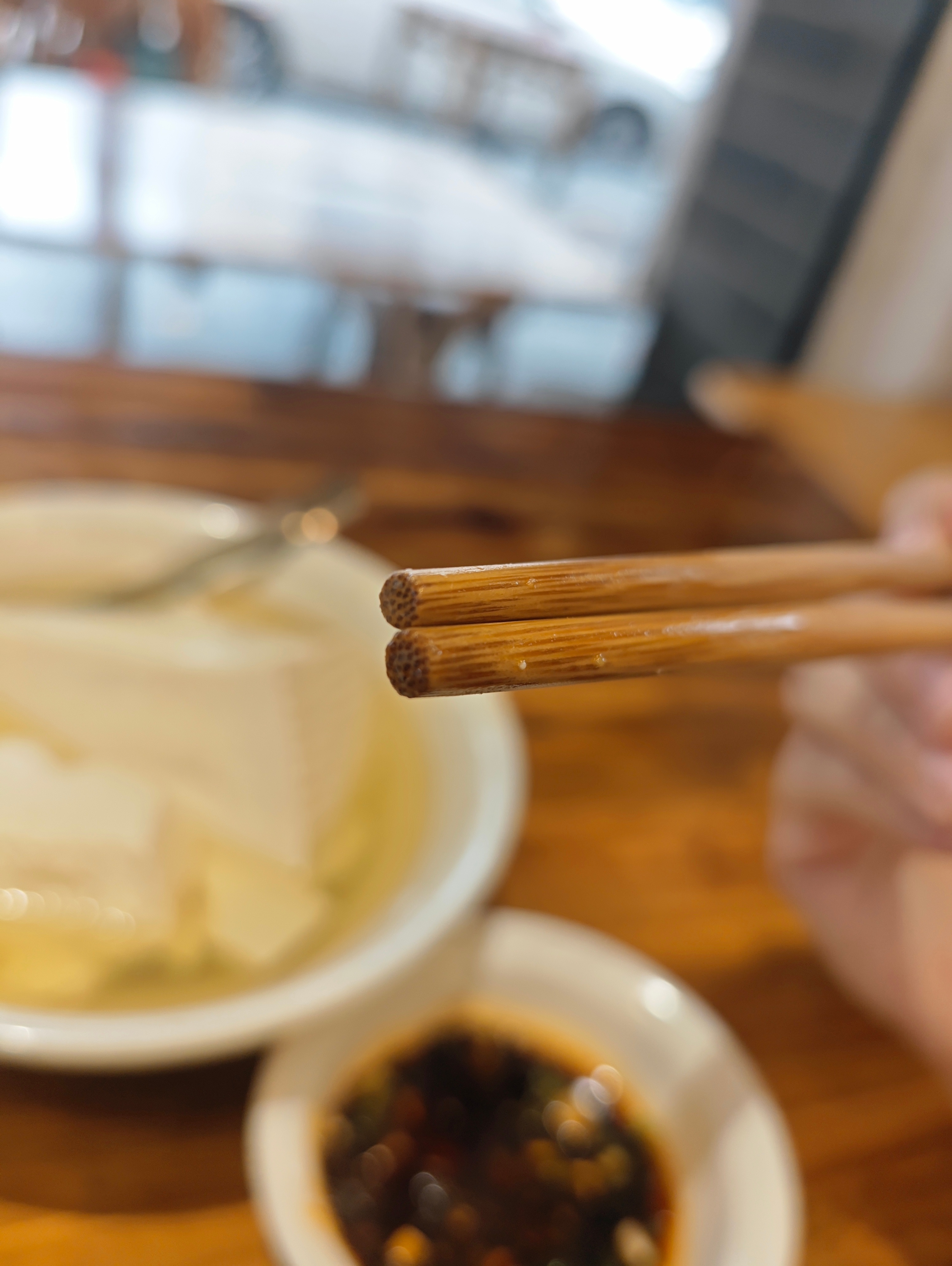 这筷子公差太大，导致我以为其中有一根拿反了。结果把那根掉了个头之后发现……怎么差