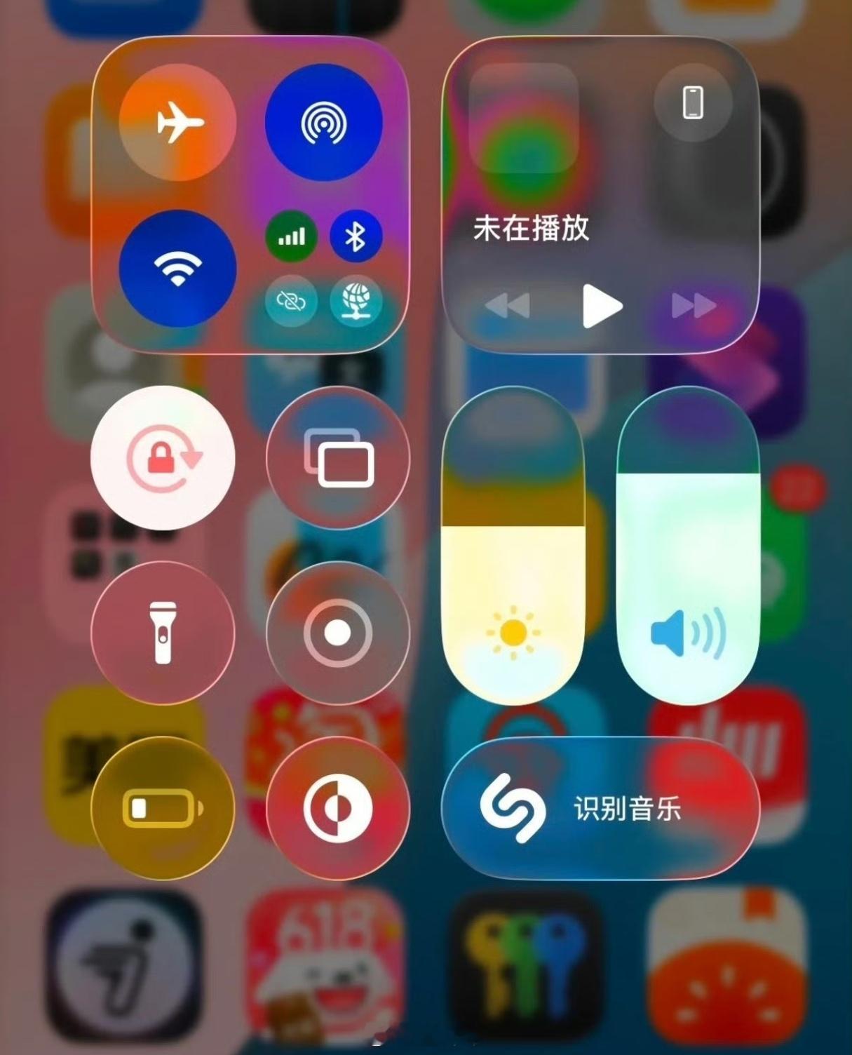 iOS26 丑真的有那么丑吗？我去主题库里搜了搜透明玻璃四舍五入我也算吃上液态玻