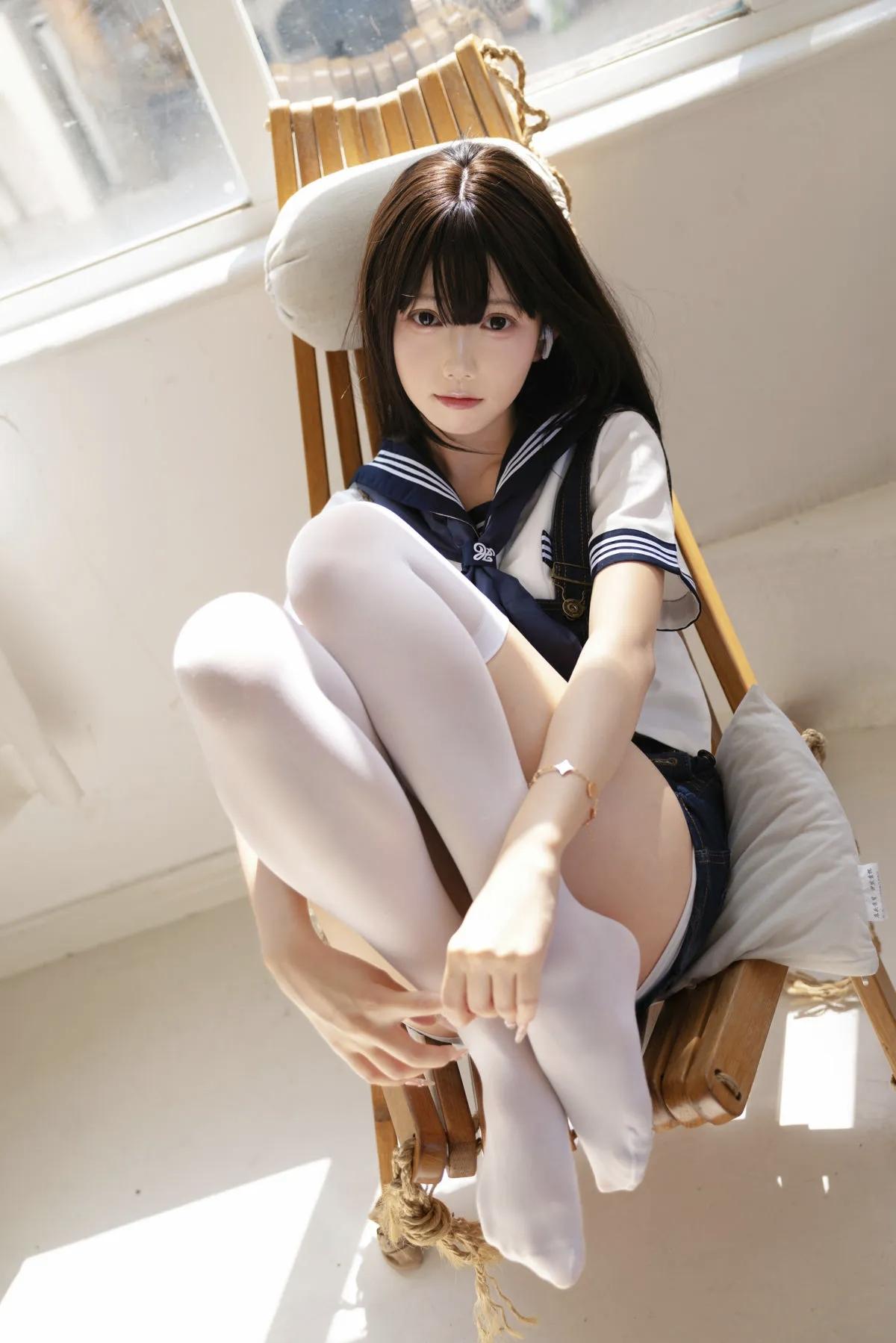 清纯甜美的样子漂亮吗窗边自然光拍出软萌水手服人像分享唯美的美照 有哪些美女让人过