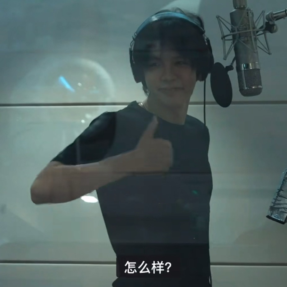 挺起小胸脯 