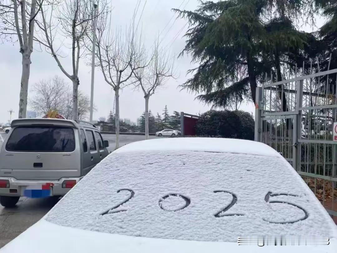 这年头，真是出力的不挣钱，挣钱的不出力！
今天在某一重点工程地干活时，听闻一个年