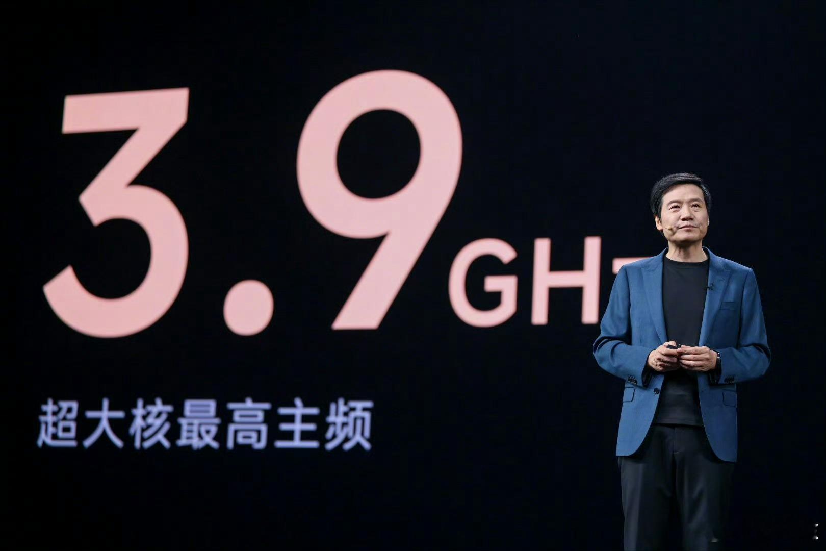 雷军恳请大家转发辟谣 华为花十多年、砸几千亿，苹果也从A4走了十代。小米四年做出