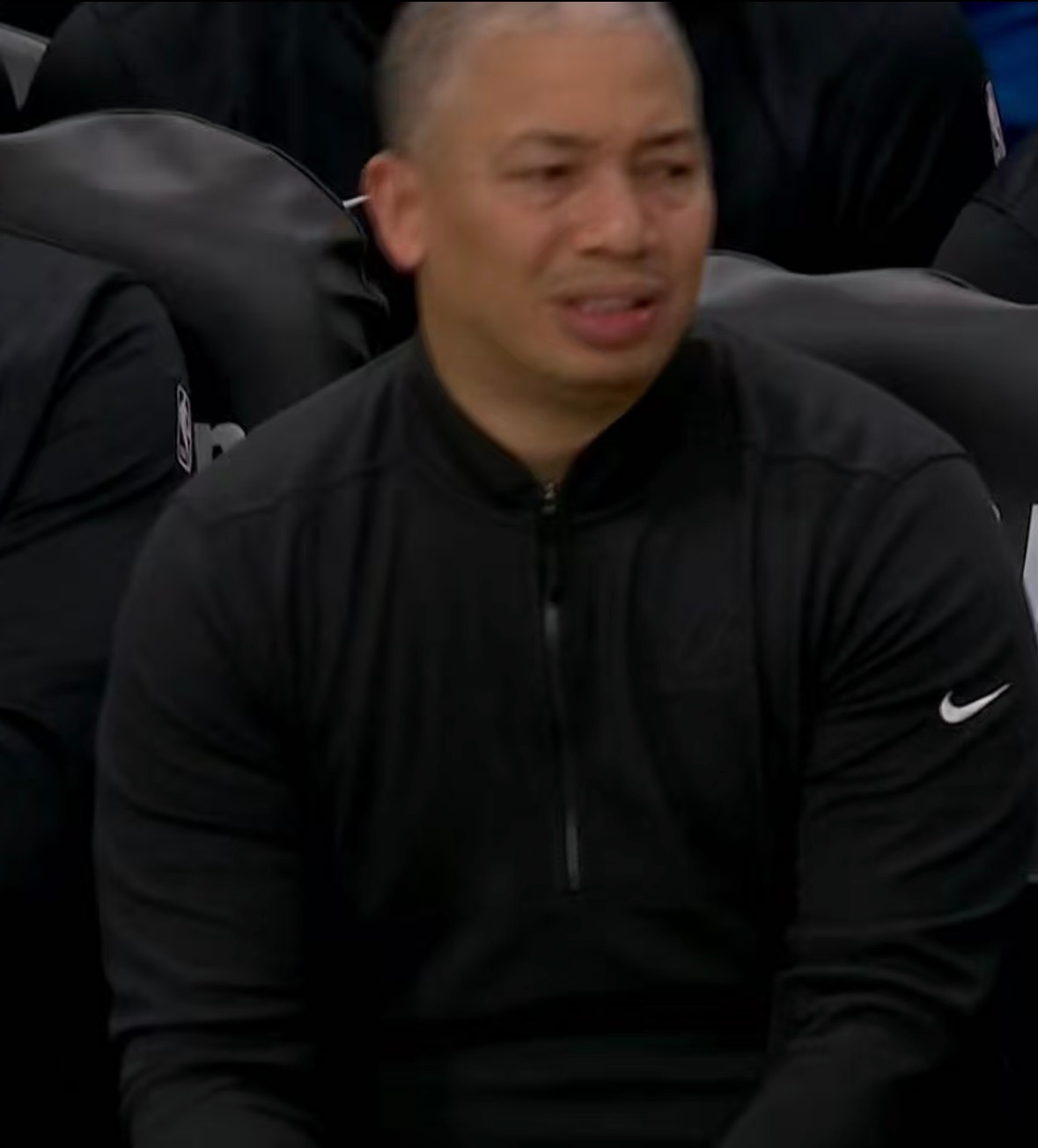 卢谈到球队失误多和转换防守糟糕的问题：“过去四五年我们一直在强调这个问题。”……