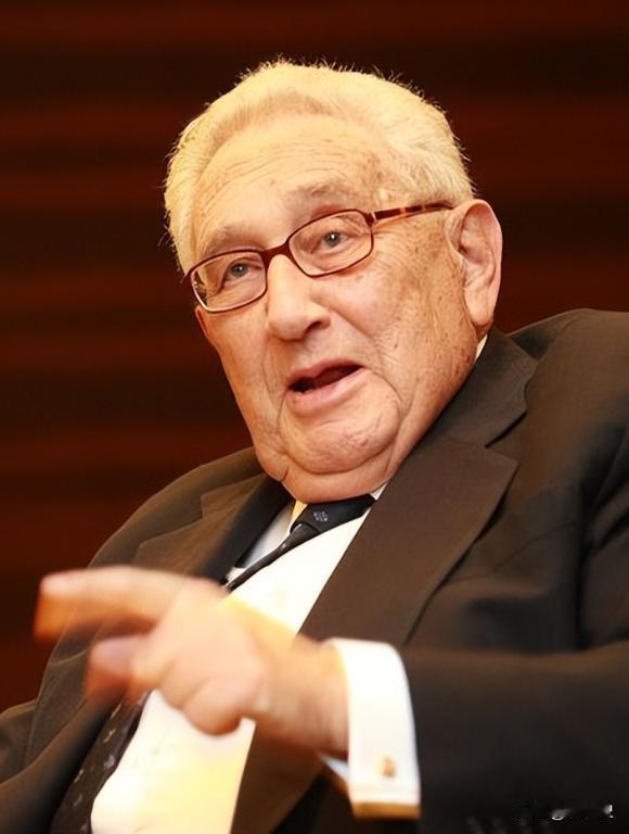 基辛格临终前的惊世预言，震惊全球！他说：“引爆第三次世界大战的绝非中美俄，而是日