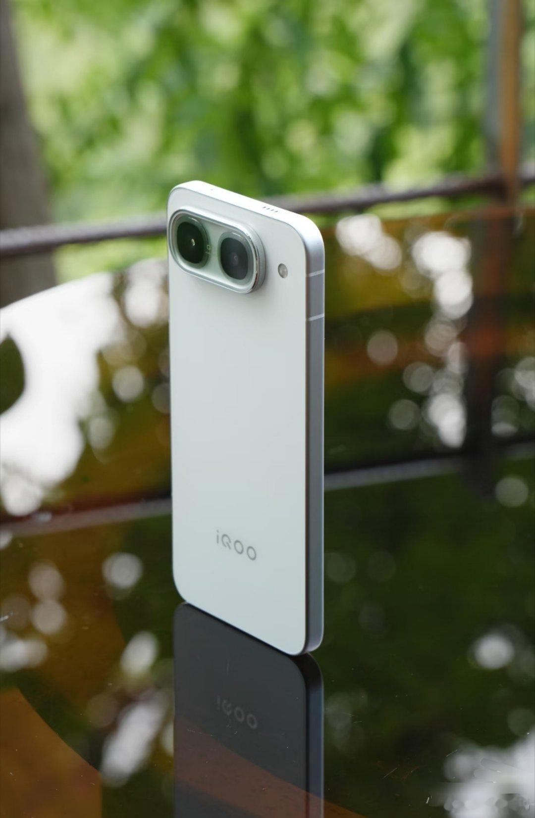 红米 K100 Pro 发布后， iQOO Neo11至尊版的配置也迅速曝光：6