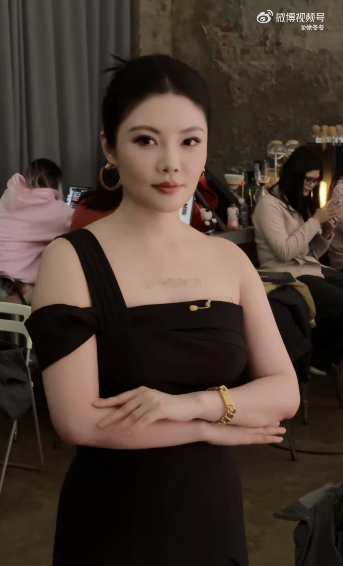 徐冬冬情商 从相处细节就能看出修养，尹子维姑姑杭州请吃红烧肉，徐冬冬待人有礼又暖