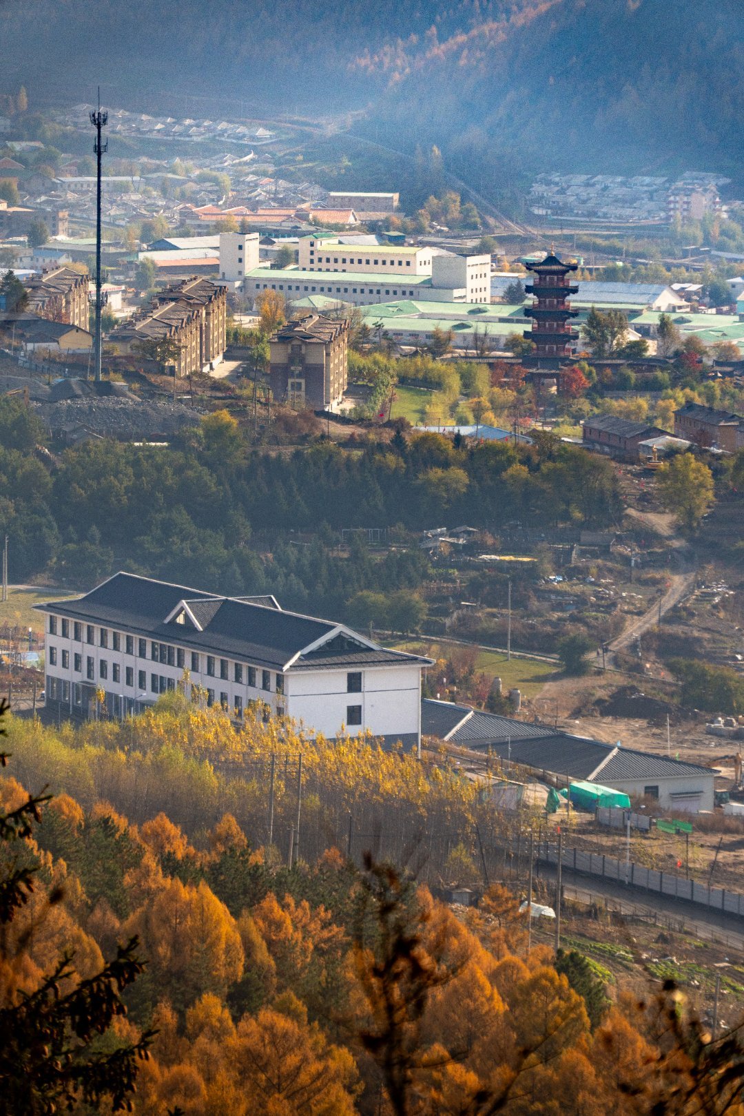 *在路上*千年崖城...偶遇婚礼...吃早饭的路上的小景...超级好吃的锅烙～锅