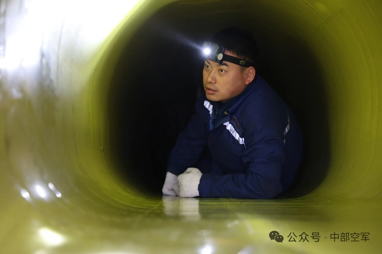 中部轰-6H换季保养烽火问鼎计划制胜空天